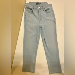 CALVIN KLEIN WOMENS HIGH RISE SLIM JEANS. SIZE 31W